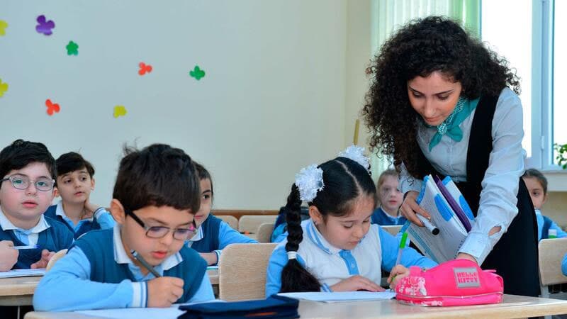 Azərbaycanda nə üçün 120 min müəllimdən cəmi 2 mini... - Ekspert
