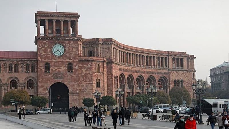 Ermənistanda hərbi vəziyyət ləğv olunur