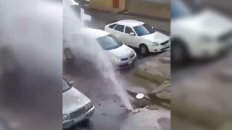 Bakıda qəza oldu, küçələri su basdı (VİDEO)