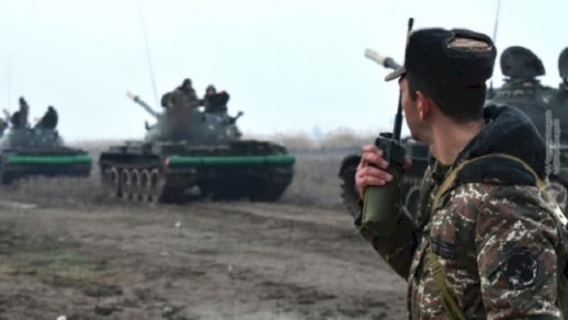 Tankları məhv edilən Ermənistan köhnə T-55-ləri təlimə çıxardı (FOTO/VİDEO)