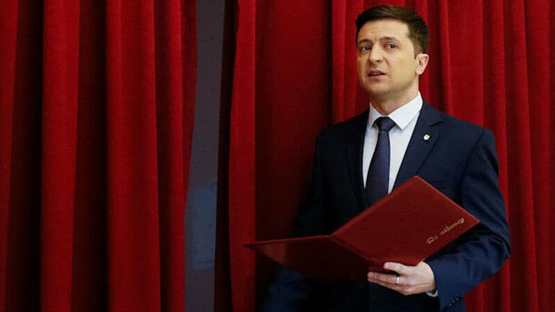 Zelenski yeni hərbi strategiyanı təsdiqlədi: Rusiya hərbi düşmən elan edildi