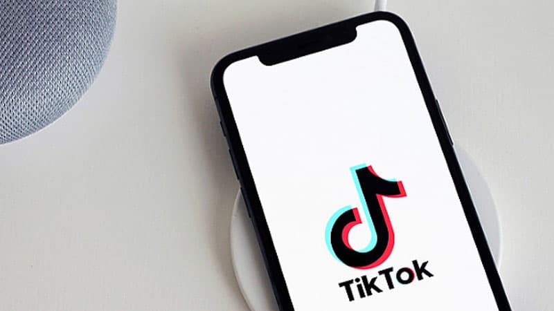 Pakistan TikTok-u bloklamağa qərar verdi: “Ədəbsiz videolar”