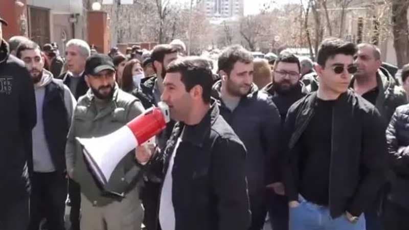 Ermənistanda Türkiyə bayrağı yandırıldı