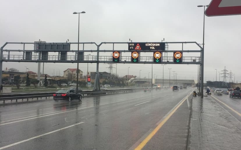Bakının bəzi avtomagistrallarında sürət həddi endirildi