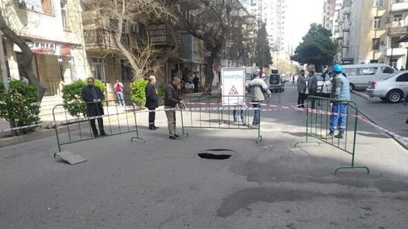 Bakıda yol çökdü