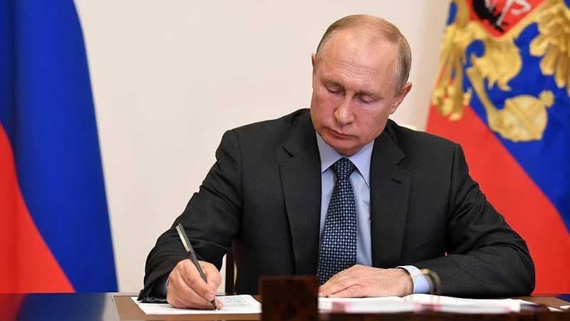 Putin dost olmayan ölkələr barədə fərman imzaladı