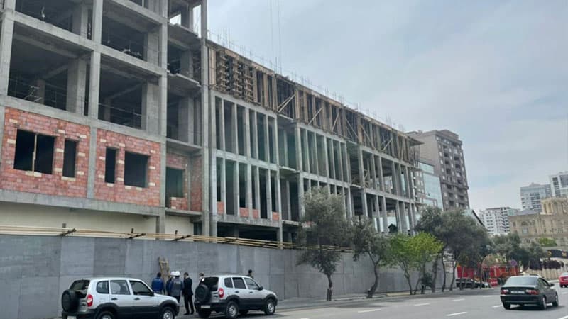 Bakıda təhlükəsizlik qaydalarına əməl olunmayan tikinti dayandırıldı (FOTO/VİDEO)
