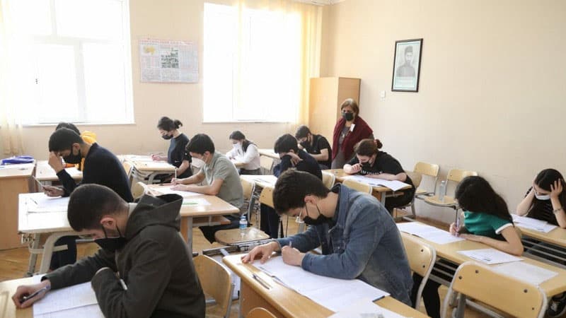 Bu gün 18 minədək şagird buraxılış imtahanı verəcək