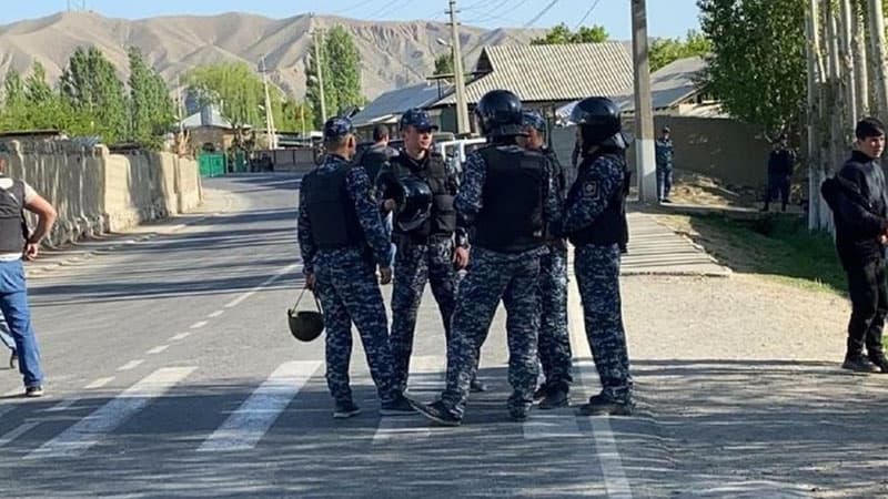 Qırğızıstan Tacikitanla sərhəddən 30 minə yaxın vətəndaşını təxliyə etdi