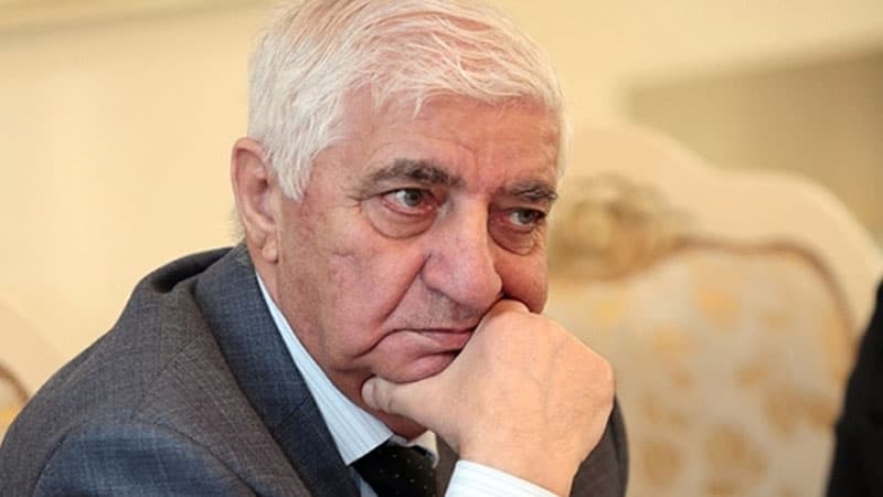 Fikrət Qoca vəfat etdi