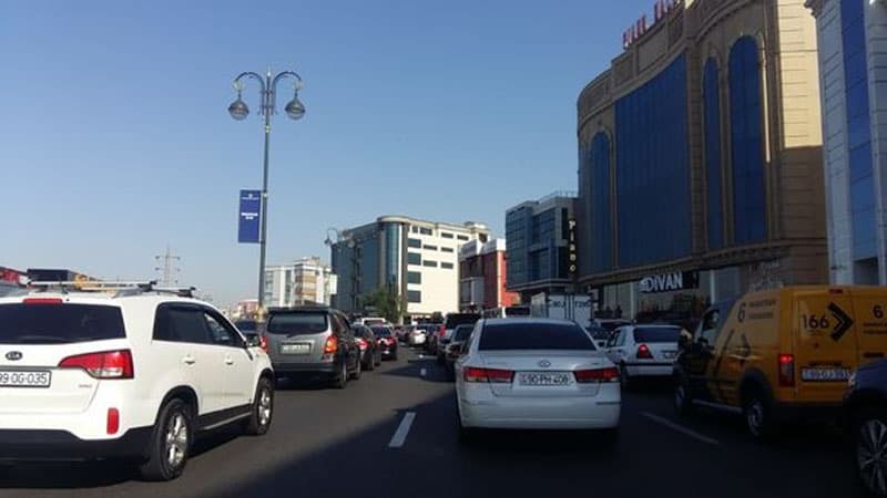 Bakının bəzi yollarında tıxac var (FOTO)