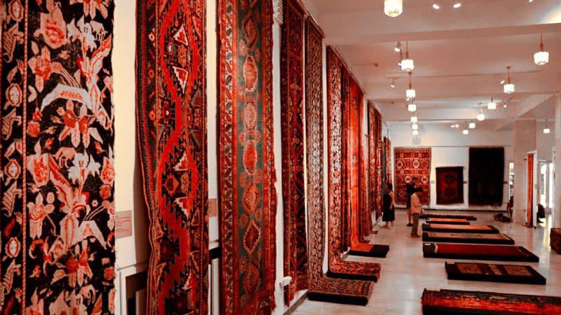 Ermənilərin Şuşadan Yerevana apardığı Qarabağ xalçaları (FOTOLAR)
