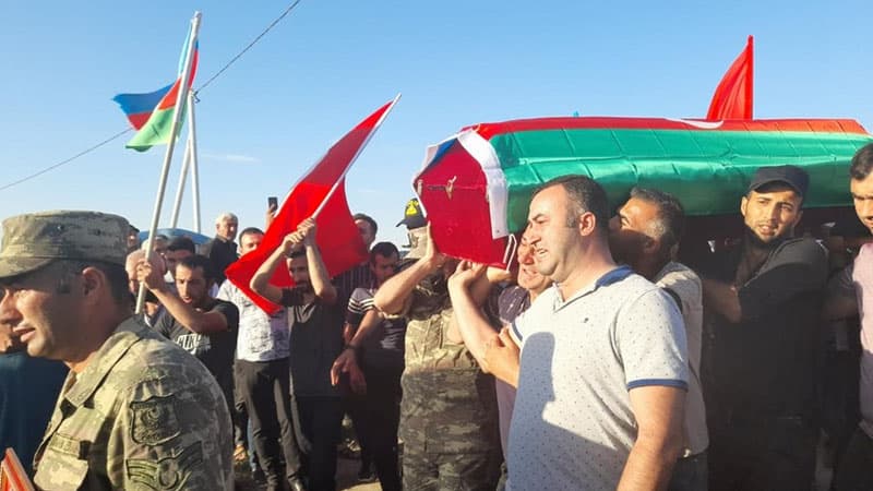 Şəhidin nəşi Salyan rayonuna gətirildi (FOTOLAR)
