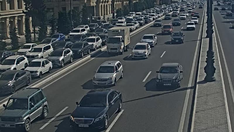 Bakıda yenə güclü tıxac var (FOTOLAR)