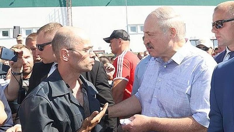 Lukaşenko azadlıqları məhdudlaşdıran daha iki qanunu imzaladı