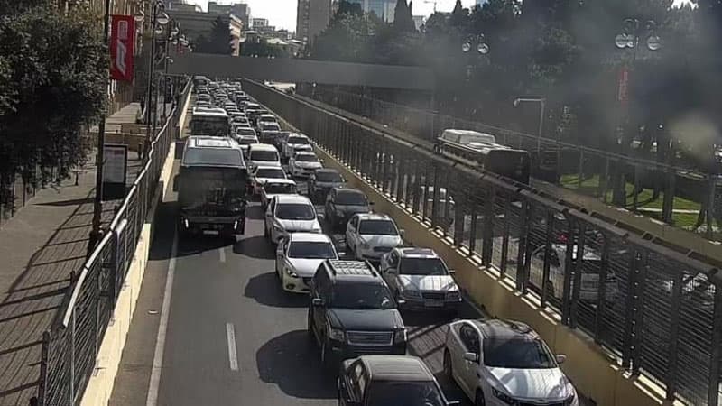 Bakıda yaranmış tıxacın səbəbi açıqlandı (FOTOLAR)