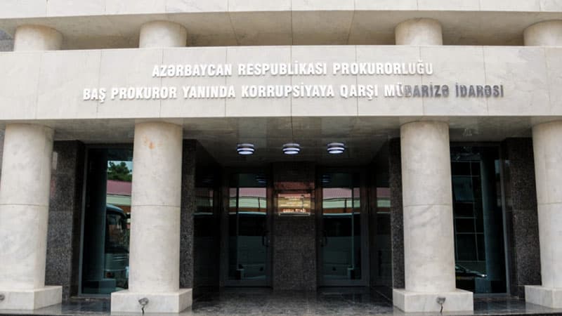Prokurorluq Qızıl Aypara Cəmiyyətinin Bərdə bölməsində araşdırma aparır