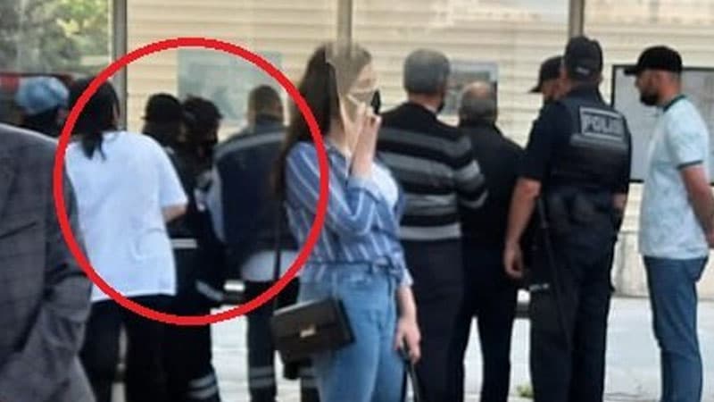 Bakıda avtobus gözləyən qadın qəfil yerə yıxıldı (FOTO)