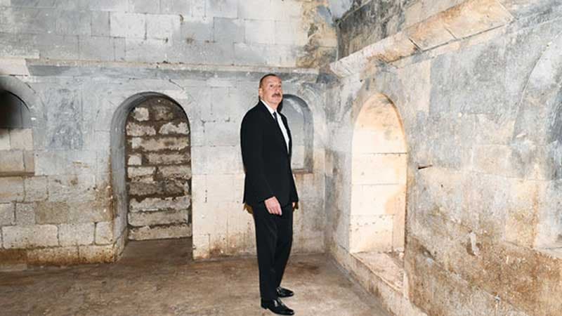 İlham Əliyev Pənahəli xanın sarayında (FOTO)