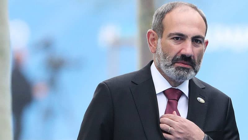 Paşinyan: “Erməni zabit qızıla görə S-300 sisteminin platasını çıxarıb satır” (VİDEO)