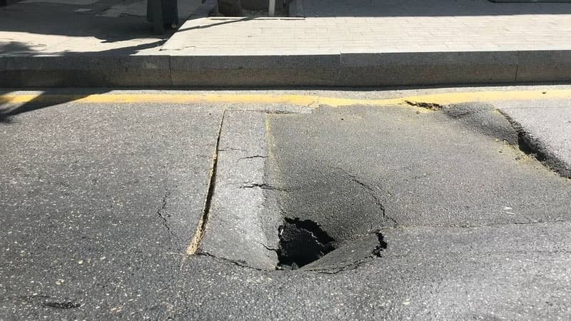 Bakıda yol çökdü