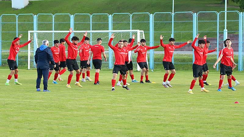 U-19 millimiz yoxlama matçında heç-heçə etdi