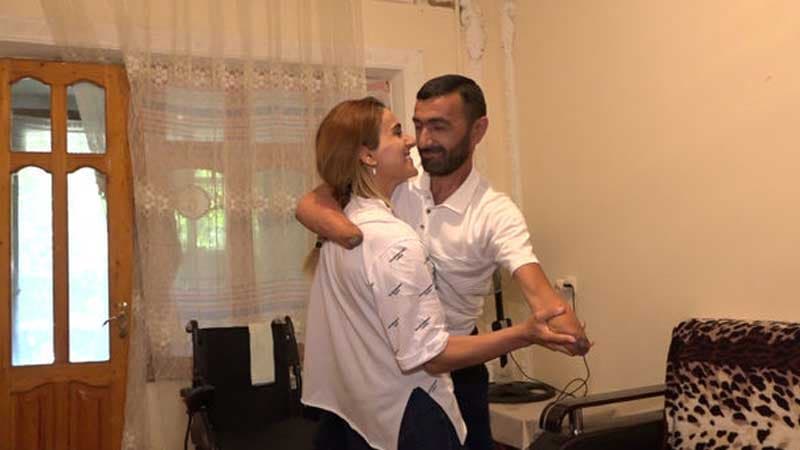 Qarabağ qazisinin xanımı: “Onu heç kimə etibar etməyib qucağımda gəzdirirəm” (VİDEO)