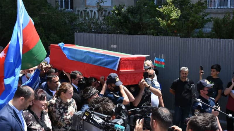 Şəhid jurnalist torpağa tapşırıldı (YENİLƏNİB/FOTOLAR)