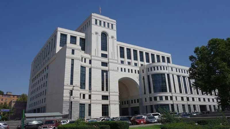 Ermənistan XİN tam başsız qaldı