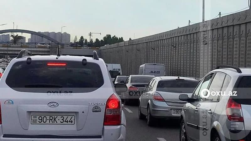 Bakı-Sumqayıt yolunda hərəkət iflic oldu (FOTO/VIDEO)