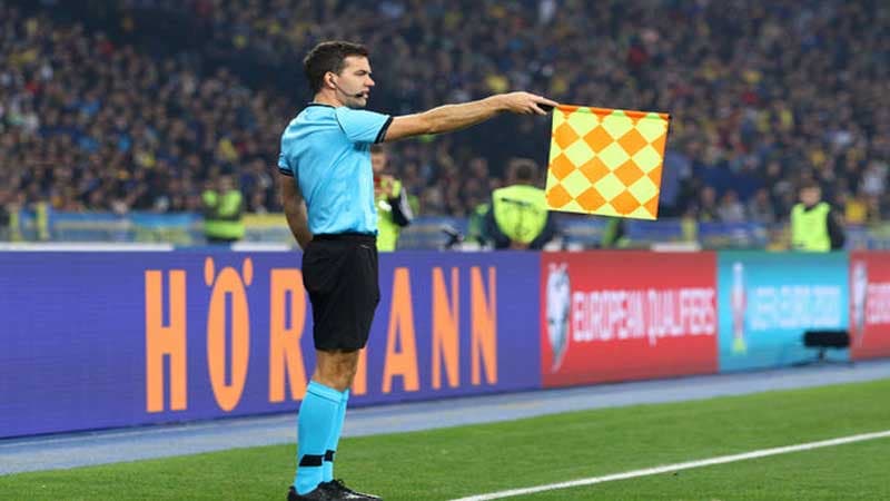 Futbolda əllə oyun və ofsayt qaydaları dəyişdirildi (FOTO)