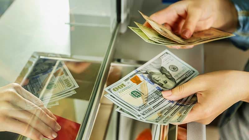 Devalvasiyadan 6 il sonra manat mövqelərini bərpa etdi