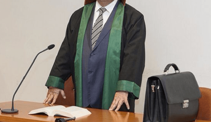 Hüquq müdafiəçisi vəkillərin 500 AZN-dək cərimələnməsi hüququnu şərh etdi