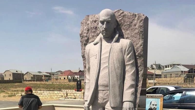 Mərhum meyxanaçı Vüqar Biləcərinin abidəsi ucaldıldı (FOTO)