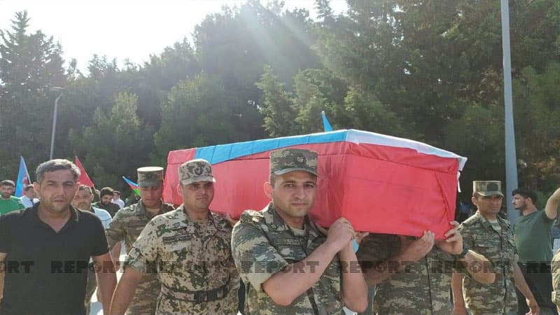 Laçında həlak olan hərbçilər dəfn edildi (FOTOLAR/YENİLƏNİB)