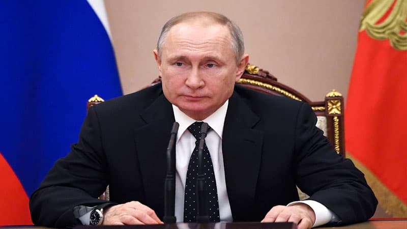 Putin hansı vaksinlə peyvənd olunduğunu açıqladı