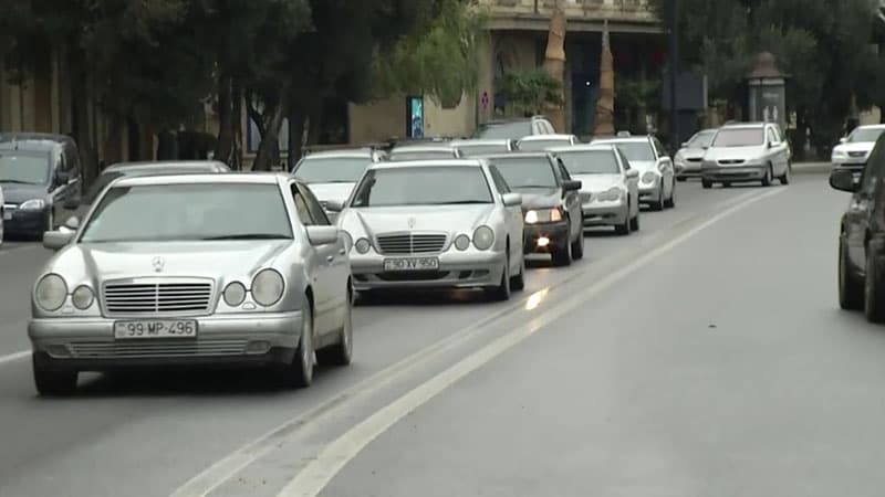 Köhnə avtomobil sürənlərə yeni xəbər: Güzəşt tətbiq ediləcək (VİDEO)