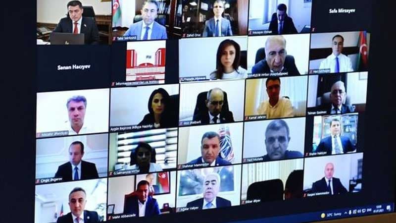 Vəkillərin cərimələnməsi haqqında qanun layihəsinin parlamentdə müzakirəsi keçirildi