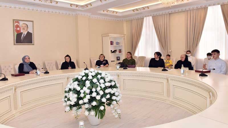 Polad Həşimovun və bir neçə hərbi qulluqçunun orden və medalları ailələrinə təqdim olundu (FOTO)
