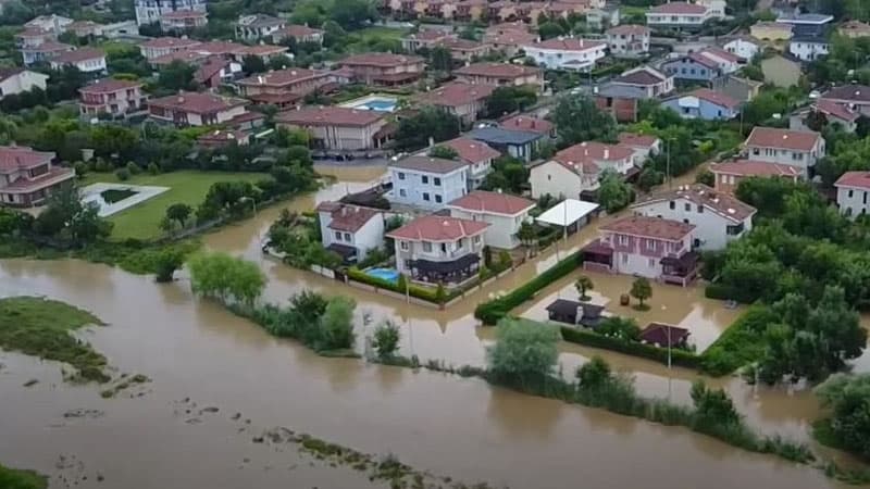İstanbulda sel: Evlər su altında qaldı (VİDEO)