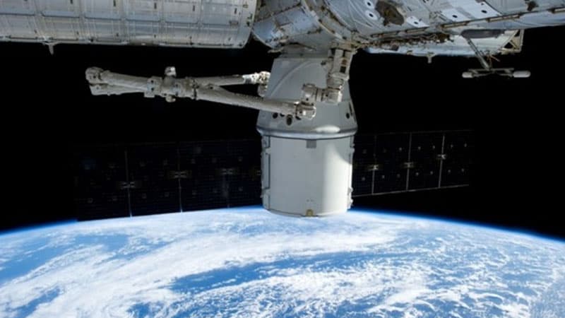Çin kosmonavtları ilk dəfə açıq kosmosa çıxdı (FOTO/VİDEO)