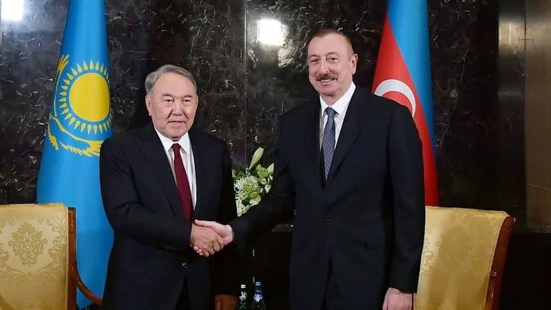 İlham Əliyev Nursultan Nazarbayevi təbrik etdi