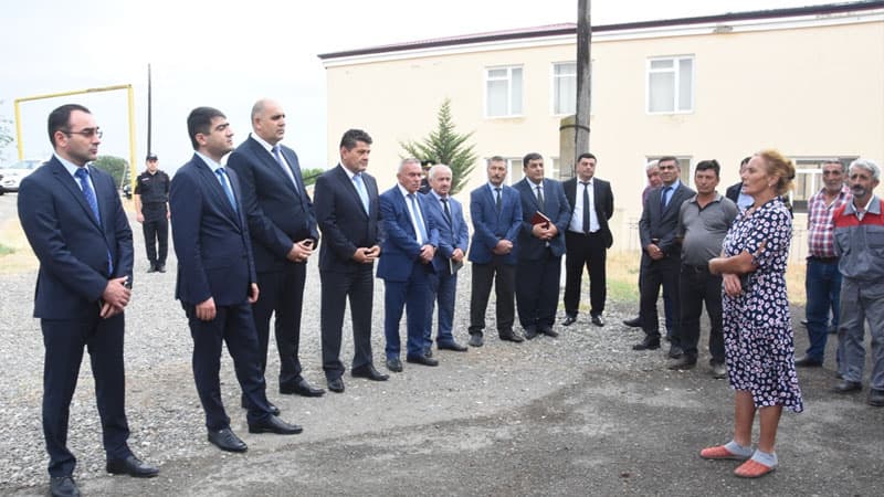 Seymur Orucov sakinlərlə görüşdü, müraciət və təklifləri nəzarətə götürdü (FOTOLAR)