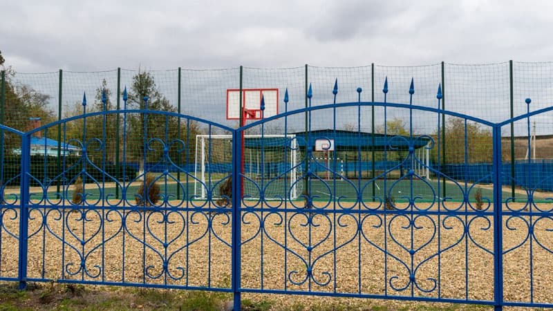 Məktəb stadionunu kim satıb? - Bələdiyyə sədri tapılmır