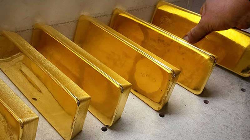 Xaricdən qızıl külçələr gətirən şirkət rəhbəri azadlığa buraxıldı