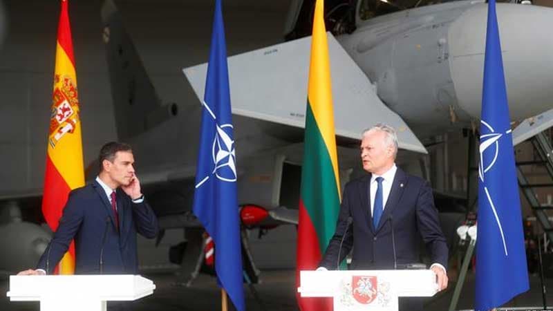 Litvada gərgin anlar: Rus qırıcıları prezidentlərin mətbuat konfransını pozdu (VİDEO)