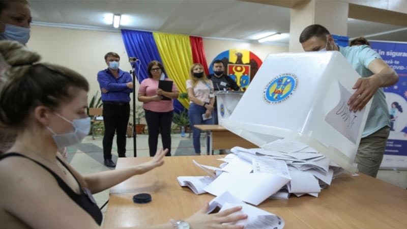 Rusiya yenidən Moldovada məğlub oldu: Prezidentin partiyası seçkidə qalib gəldi