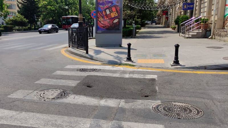 Bakının mərkəzində yol çökmək üzrədir - Qurumlardan açıqlama (FOTO)