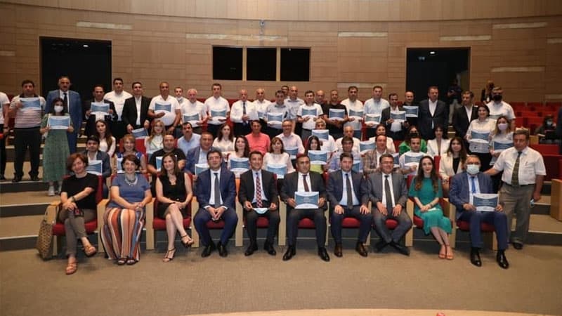 Baş redaktorlara sertifikatlar verildi (FOTO)