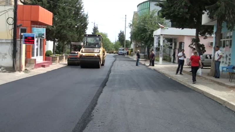 Cəlilabad şəhərinin küçələri abadlaşdırılır (FOTOLAR)